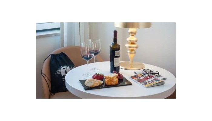 The 7 Hotel poza 30